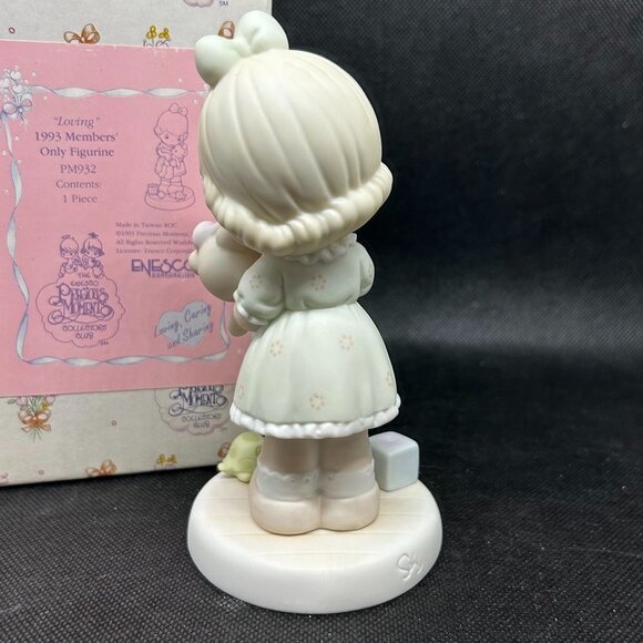 Precious Moments "Loving" 1993 Members only figurine - Picture 2 of 3